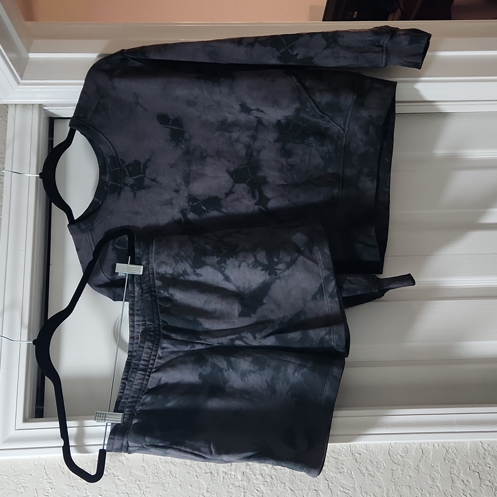 Black tie dye sweat suit, small top, large bottom